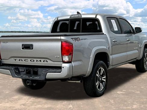Used 2016 Toyota Tacoma TRD Sport image 8