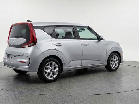 Used 2025 Kia Soul LX w/ LX Technology Package FWD image 9