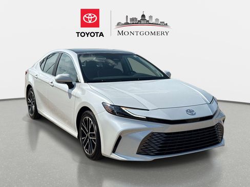 Used 2026 Toyota Camry XLE FWD image 1