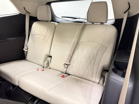 Used 2024 Buick Enclave Avenir w/ Avenir Technology Package image 23