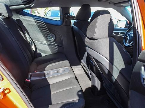 Used 2016 Hyundai Veloster image 17