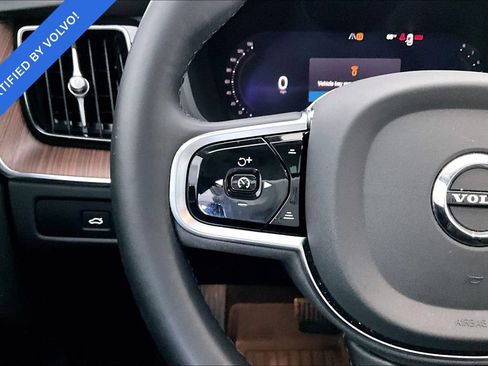 Certified 2023 Volvo XC60 B5 Plus AWD/4WD image 26