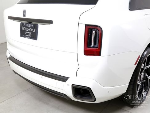 Used 2025 Rolls-Royce Cullinan Black Badge image 48