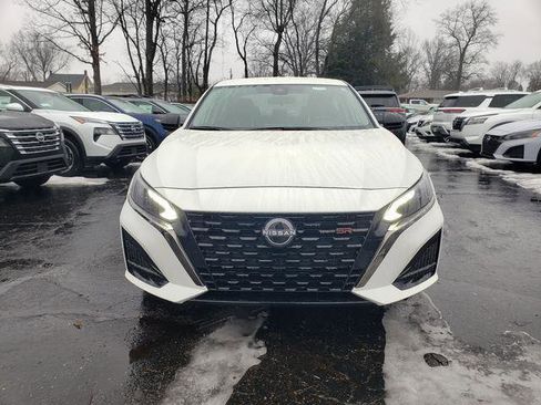 New 2025 Nissan Altima 2.5 SR AWD/4WD image 9