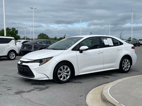 Used 2023 Toyota Corolla LE FWD image 4