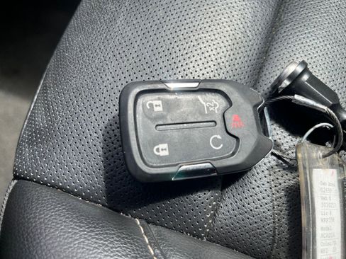 Used 2023 GMC Acadia SLT image 25