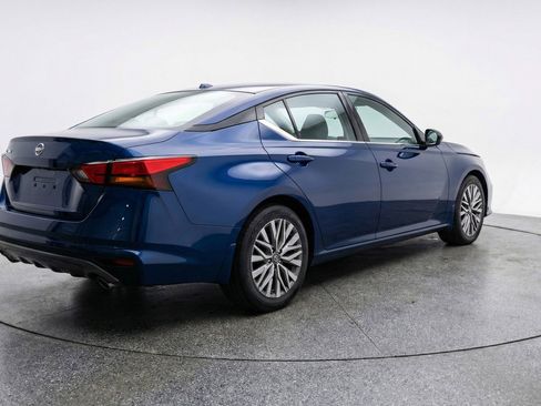Used 2025 Nissan Altima 2.5 SV FWD image 9