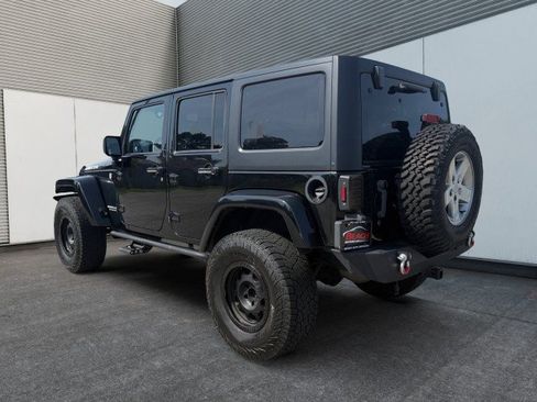 Used 2012 Jeep Wrangler Unlimited Rubicon w/ Connectivity Group AWD/4WD image 11