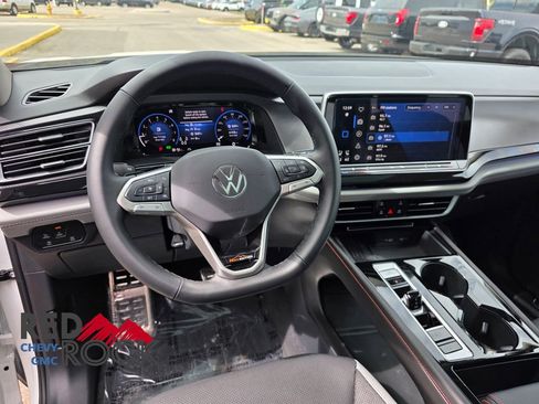 Used 2025 Volkswagen Atlas Peak Edition SE AWD/4WD image 21