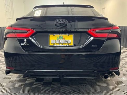 Used 2019 Toyota Camry SE image 5