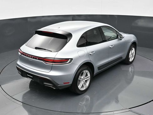 Certified 2025 Porsche Macan AWD/4WD image 32