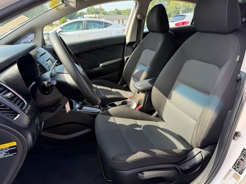 Used 2017 Kia Forte LX FWD image 10