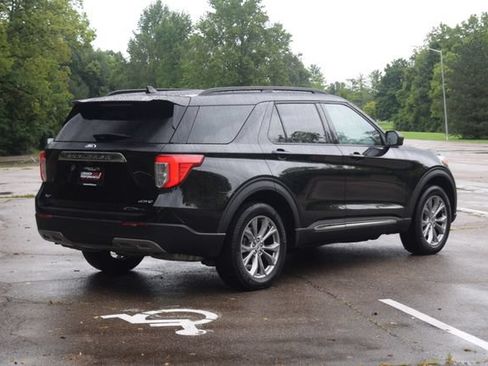 Used 2023 Ford Explorer XLT w/ Equipment Group 202A AWD/4WD image 27
