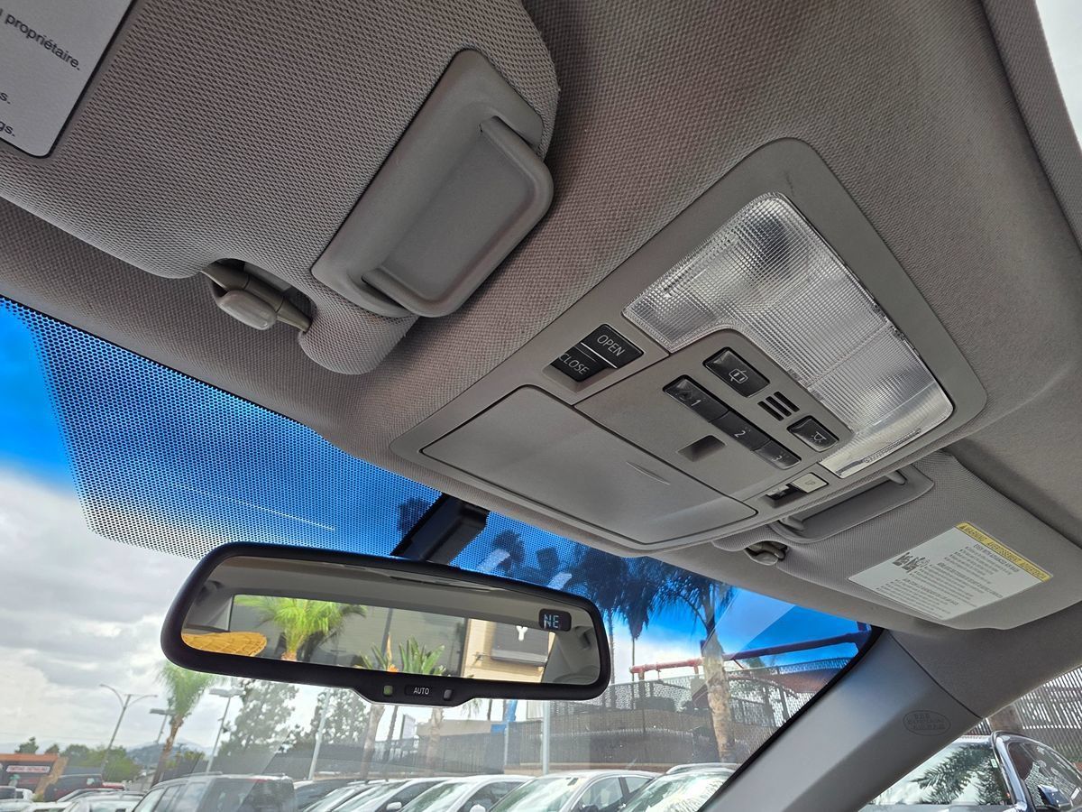 Used 2012 Toyota Camry XLE w/ Leather Pkg FWD image 40