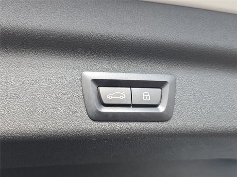 Used 2025 BMW X1 xDrive28i image 9