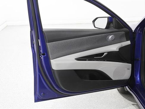 Used 2023 Hyundai Elantra Limited FWD image 4