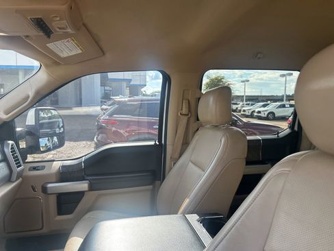 Used 2017 Ford F250 Lariat w/ Lariat Value Package AWD/4WD image 11