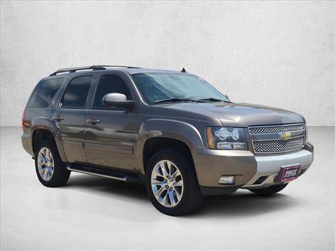 Used 2011 Chevrolet Tahoe LT w/ Luxury Package AWD/4WD image 3