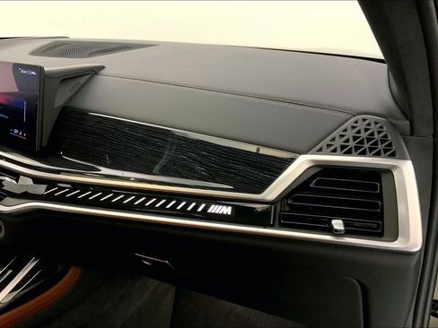 Certified 2025 BMW X7 M60i AWD/4WD image 23