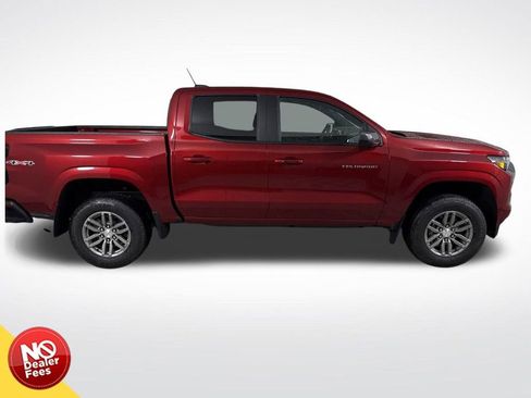 Used 2024 Chevrolet Colorado LT w/ LT Convenience Package II image 2