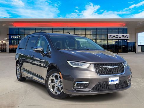 Used 2023 Chrysler Pacifica Limited FWD image 1