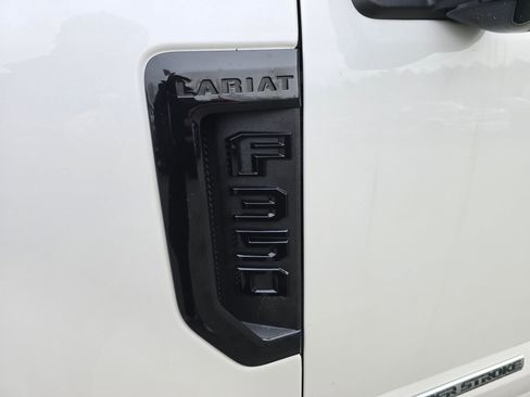 Used 2019 Ford F350 Lariat image 10