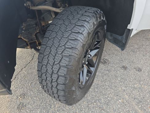 Used 2020 Chevrolet Silverado 1500 LT Trail Boss image 34