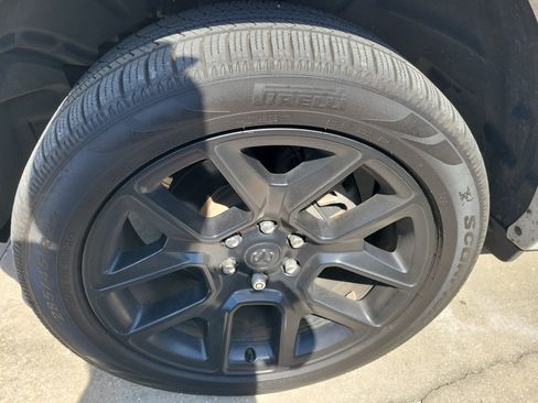 Used 2022 RAM 1500 Laramie RWD image 4