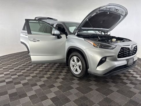 Used 2023 Toyota Highlander L image 12