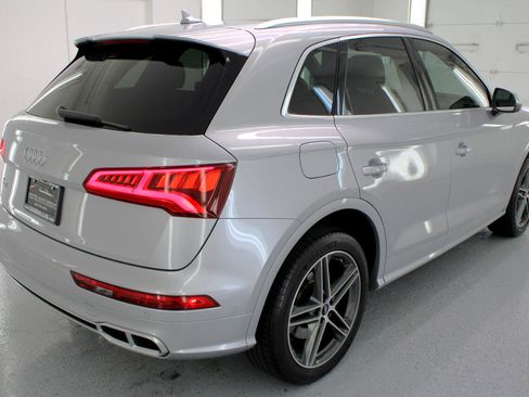 Used 2020 Audi SQ5 Premium Plus w/ Premium Plus Package image 10