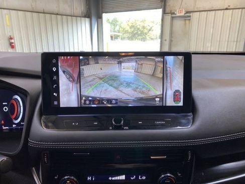 Used 2025 Nissan Rogue SL FWD image 46