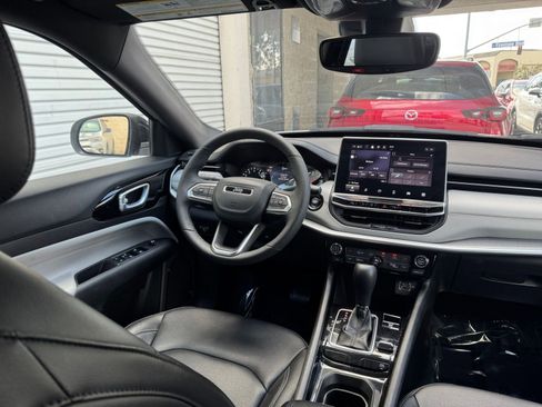 Used 2025 Jeep Compass Limited image 35