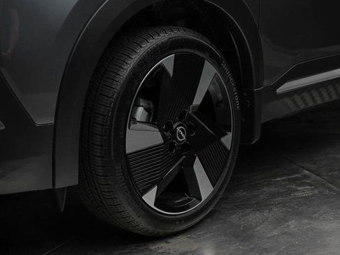 New 2025 Nissan Kicks SR image 7