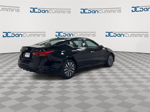 Used 2024 Nissan Altima 2.5 SV image 8