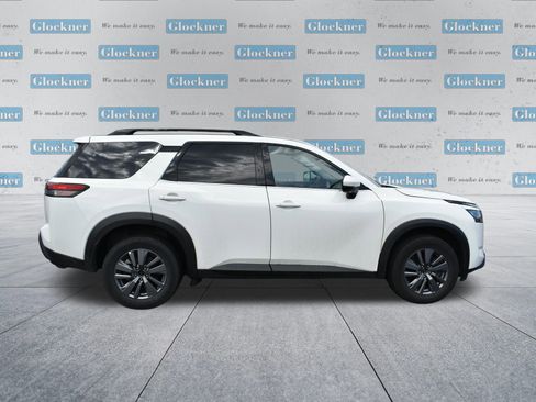 Used 2025 Nissan Pathfinder SV image 4
