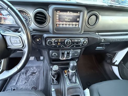 Used 2022 Jeep Wrangler Willys image 15