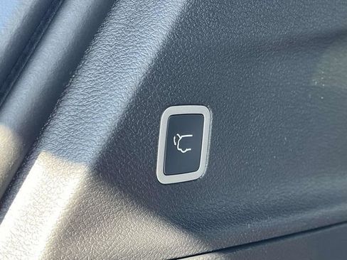 New 2026 Chrysler Pacifica Select FWD image 18