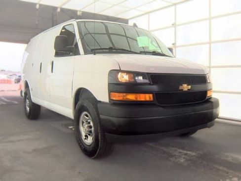 Used 2021 Chevrolet Express 3500 w/ Driver Convenience Package RWD image 1