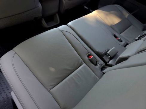 Used 2019 Toyota Highlander XLE AWD/4WD image 44