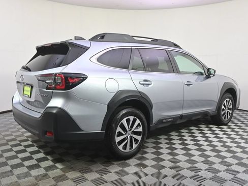 Used 2025 Subaru Outback Premium AWD/4WD image 7
