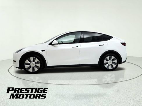 Used 2024 Tesla Model Y Long Range AWD/4WD image 4