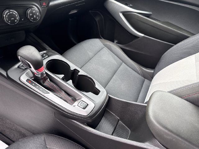 Used 2026 Chevrolet Trax RS FWD image 23