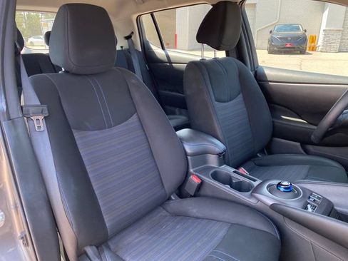 Certified 2025 Nissan Leaf S FWD image 9