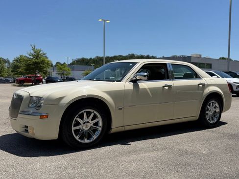 Used 2005 Chrysler 300 C w/ Navigation & Sound Group II RWD image 2