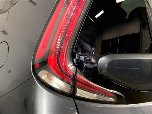 Certified 2025 Kia Soul LX w/ LX Technology Package FWD image 27
