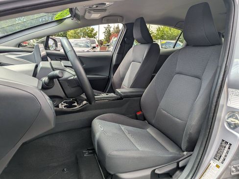 Used 2025 Toyota Prius LE FWD image 25