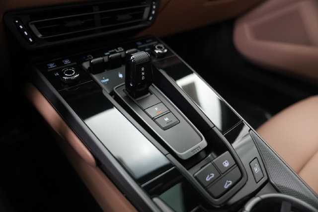 Certified 2023 Porsche 911 Carrera RWD image 33