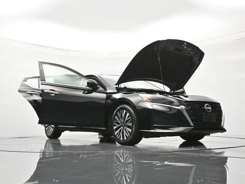 Used 2024 Nissan Altima 2.5 SV FWD image 48