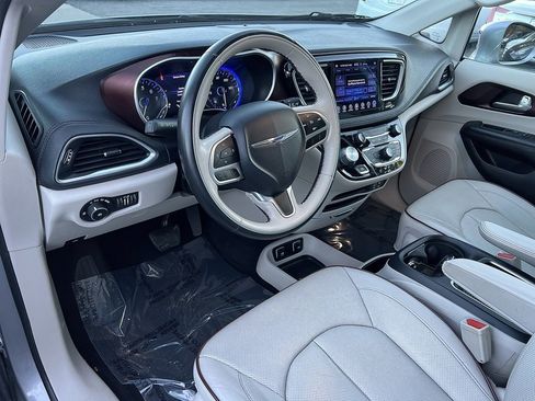 Used 2017 Chrysler Pacifica Limited w/ Tire & Wheel Group image 20