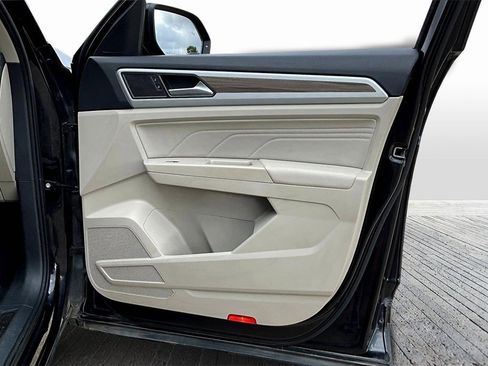 Used 2021 Volkswagen Atlas SEL image 19